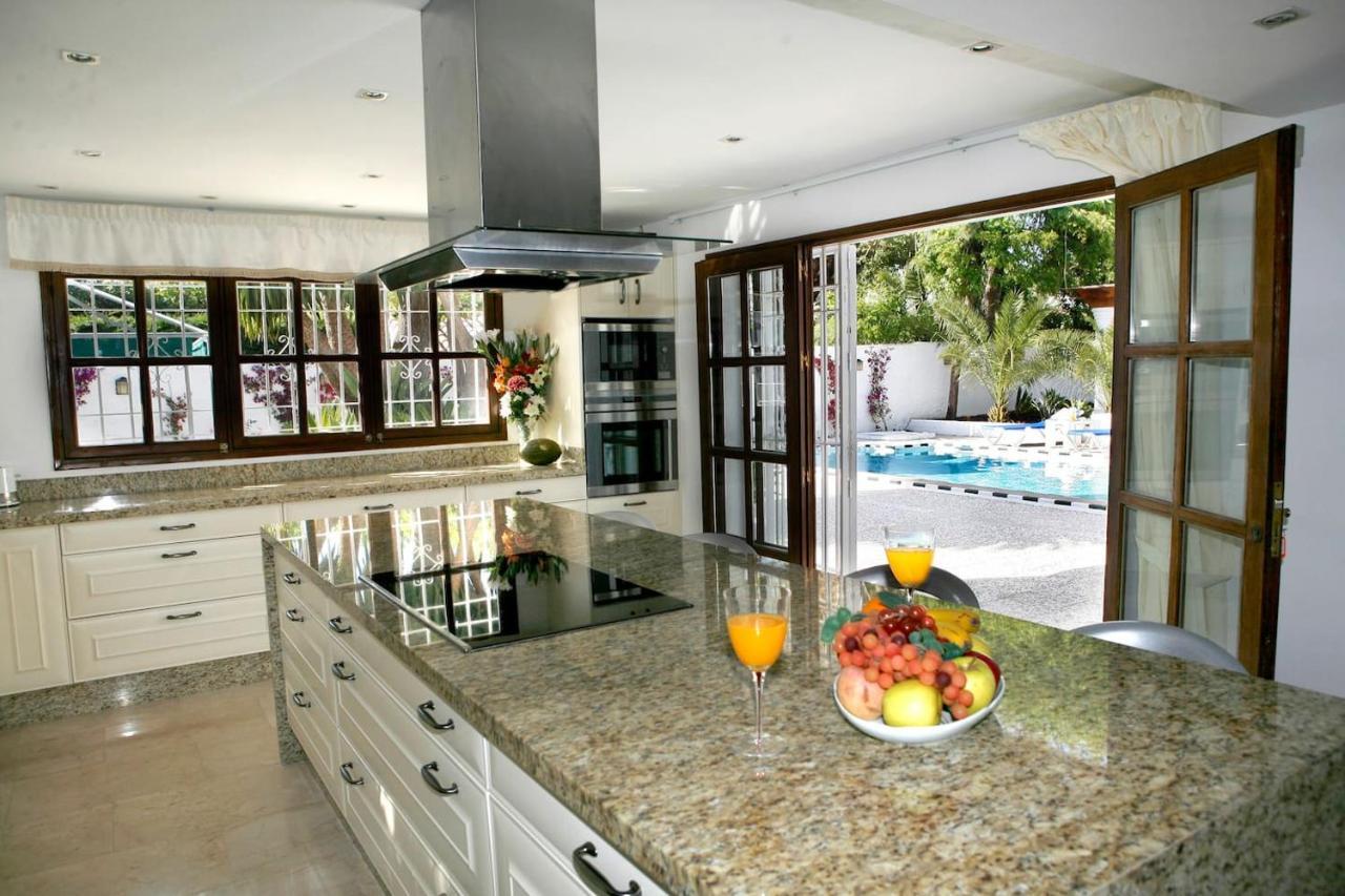 Exclusive Villa Las Palmeras Puerto Banus With Heated Private Swimming Pool, Marbella, Spain Exterior foto