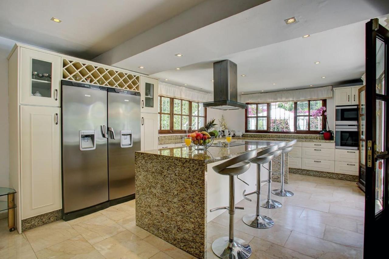 Exclusive Villa Las Palmeras Puerto Banus With Heated Private Swimming Pool, Marbella, Spain Exterior foto